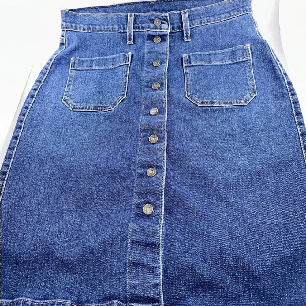 LEVI's Denim Snap Front Skirt 25 waist